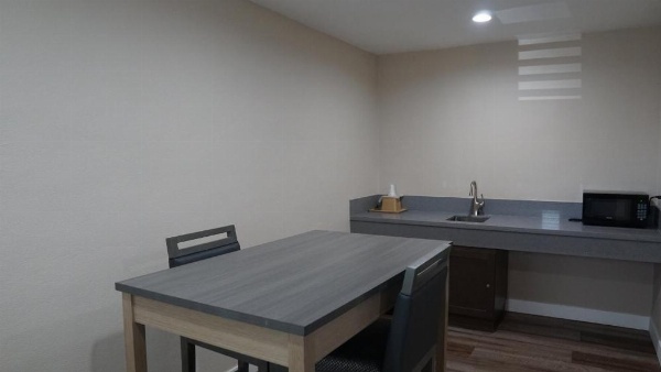 Sea Breeze Inn image 11